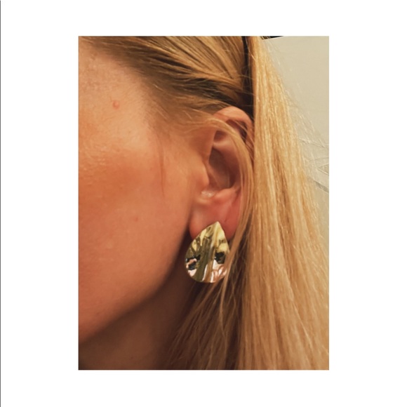 Vintage Givenchy Gold Plated Leaf Clip on Earrings. - Picture 10 of 10